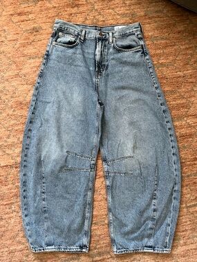 Brand new GAP High rise ultra soft horseshoe Women's Jeans. BRAND NEW NEVER WORN